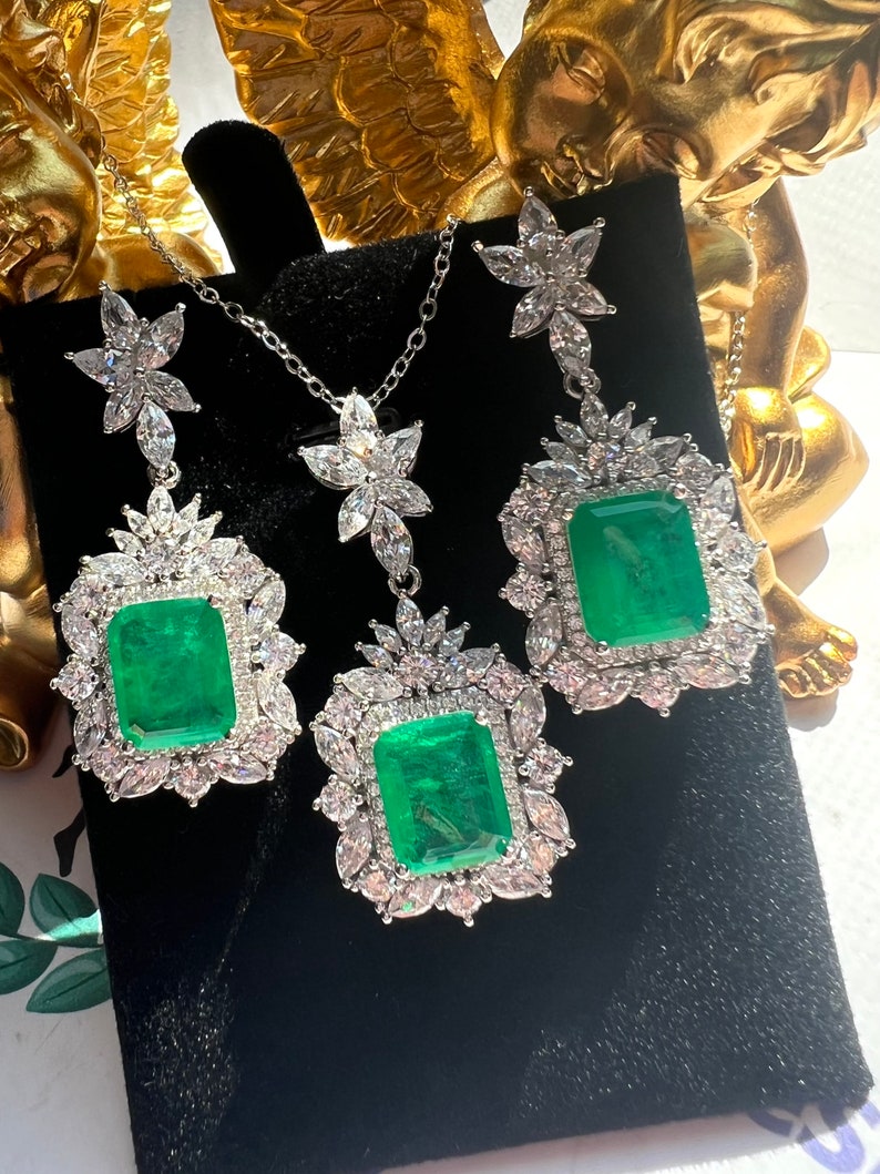 Exquisite Luxury Vibrant Green Emerald Earring Dangle Chandelier Halo Earrings Neon Glowing Muzo Green Emerald Victorian Style S925 w 18KGP