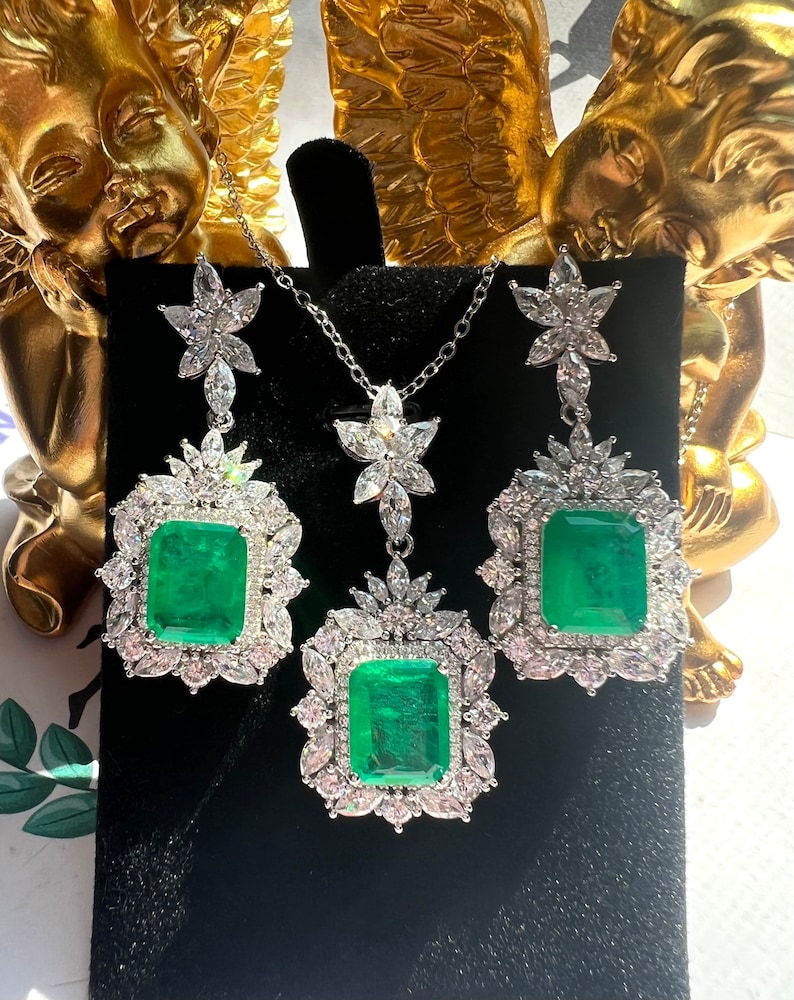 Exquisite Luxury Vibrant Green Emerald Earring Dangle Chandelier Halo Earrings Neon Glowing Muzo Green Emerald Victorian Style S925 w 18KGP