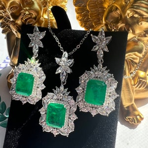 Exquisite Luxury Vibrant Green Emerald Earring Dangle Chandelier Halo Earrings Neon Glowing Muzo Green Emerald Victorian Style S925 w 18KGP