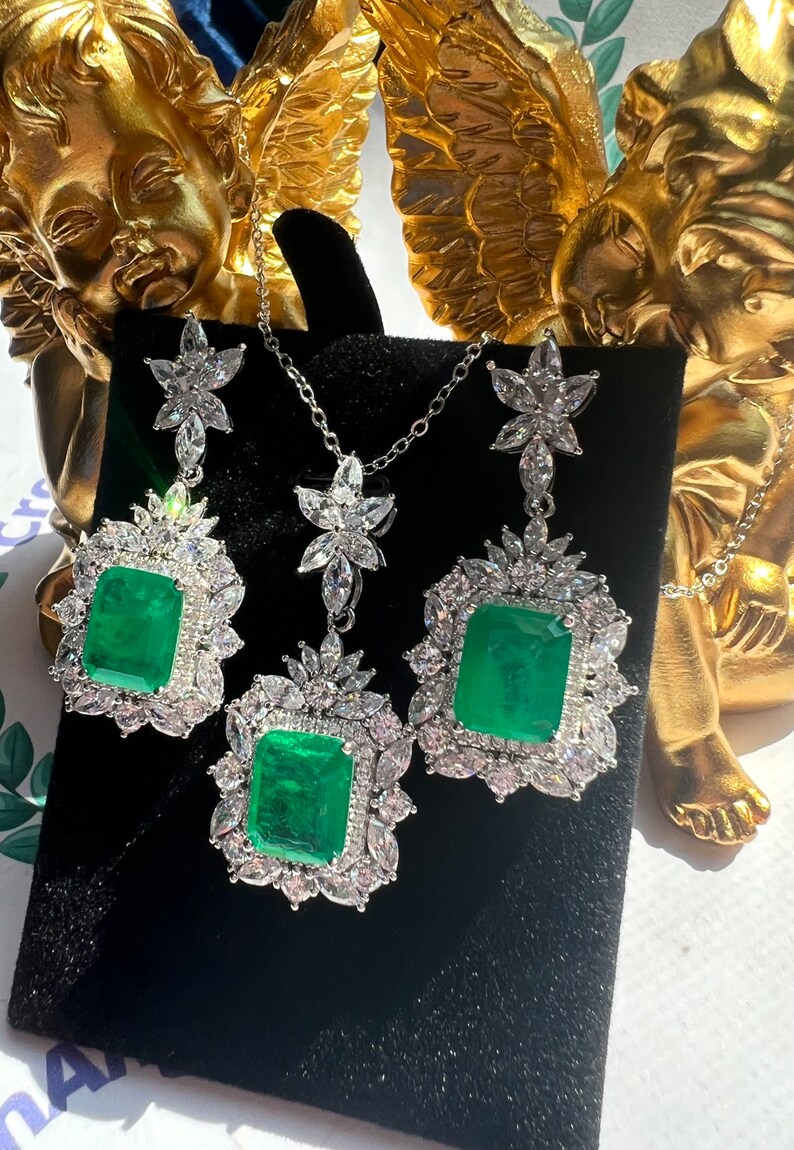 Exquisite Luxury Vibrant Green Emerald Earring Dangle Chandelier Halo Earrings Neon Glowing Muzo Green Emerald Victorian Style S925 w 18KGP
