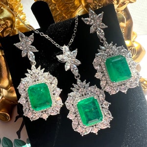 Exquisite Luxury Vibrant Green Emerald Earring Dangle Chandelier Halo Earrings Neon Glowing Muzo Green Emerald Victorian Style S925 w 18KGP
