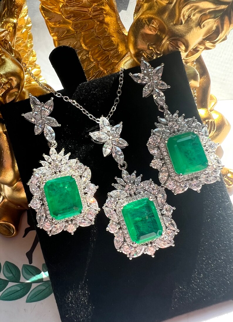 Exquisite Luxury Vibrant Green Emerald Earring Dangle Chandelier Halo Earrings Neon Glowing Muzo Green Emerald Victorian Style S925 w 18KGP