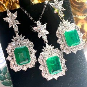 Exquisite Luxury Vibrant Green Emerald Earring Dangle Chandelier Halo Earrings Neon Glowing Muzo Green Emerald Victorian Style S925 w 18KGP