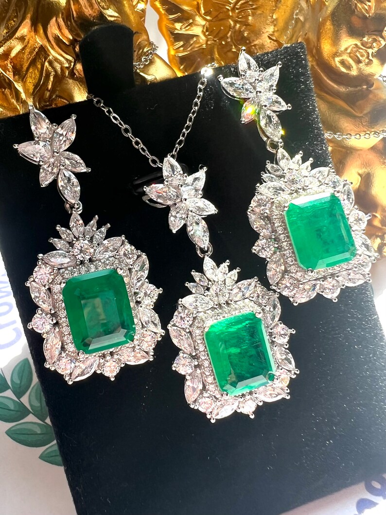 Exquisite Luxury Vibrant Green Emerald Earring Dangle Chandelier Halo Earrings Neon Glowing Muzo Green Emerald Victorian Style S925 w 18KGP