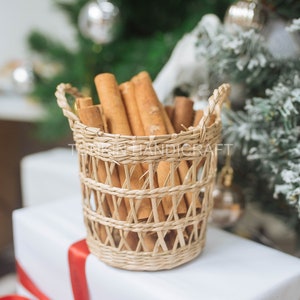 Biscuit Round Holder basket, Natural weave wicker seagrass container, Jar Bathroom/ Kitchen Food, utensil storage