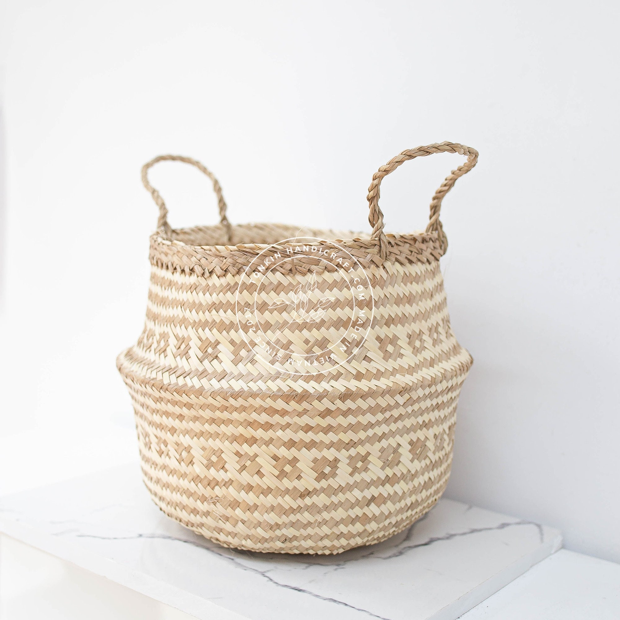 Vassoio rotondo in rattan – Cesto in rattan intrecciato a mano piccolo vassoio portaoggetti | Organizzatore cestino rotondo rustico per tavolino da caffè, vassoio da bagno con maniglia