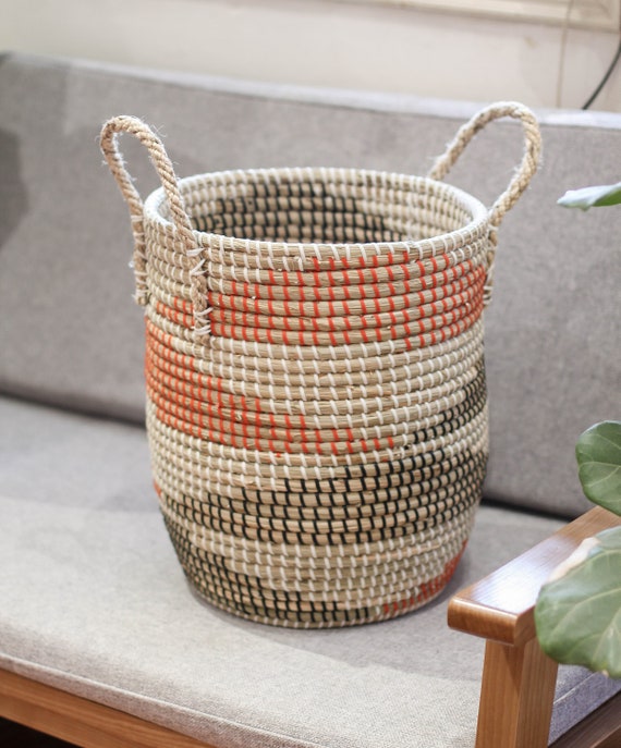 Handwoven Laundry Basket With Handle Handmade Natural Weave Seagrass Container Home Decorative Clothes Holder Vintage Storage Decor Holder