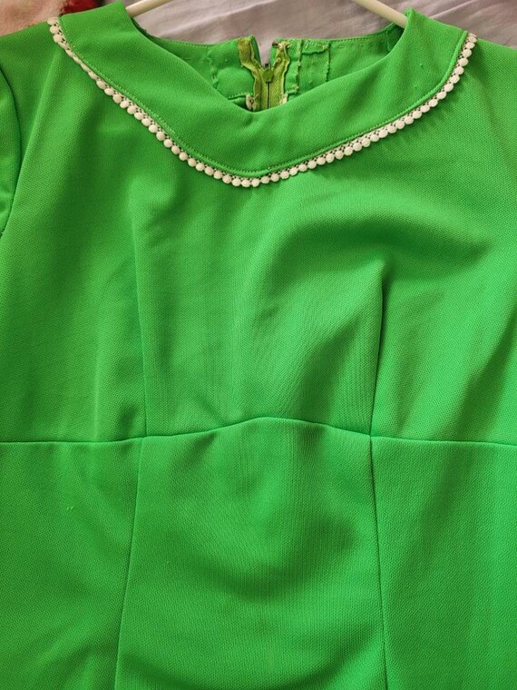 Vintage 1960s Kelly Green mini dress - image 3