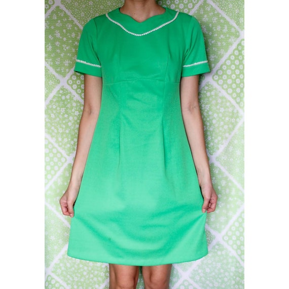 Vintage 1960s Kelly Green mini dress - image 1