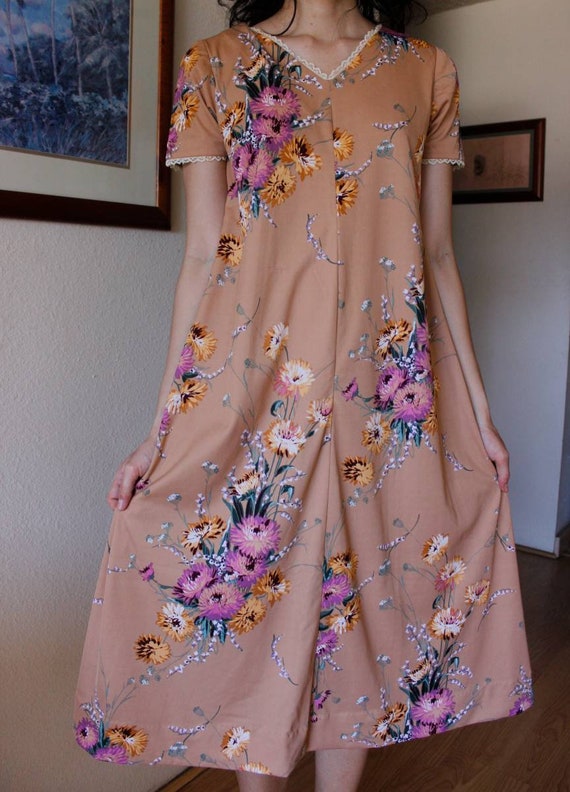 1970s vintage floral dress with lace trimming - image 2