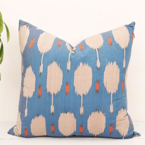 Handgemachter Blauer Ikat Kissenbezug, Dekoratives Kissen aus Biobaumwolle