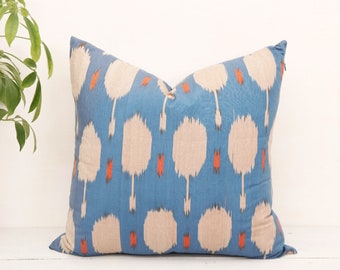 Housse de coussin en coton Oreiller Ikat bleu Oreiller fait à la main Oreiller décoratif en coton biologique Oreiller Ikat tissé à la main Oreiller design Bleu