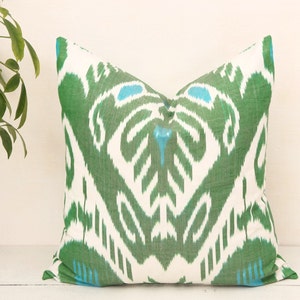 Modern interior pillowcases, Green ikat pillow, Green ikat cushion, Ikat pillow, Decorative pillow, Accent Pillow, Throw pillow, Sofa pillow