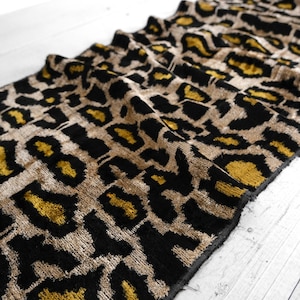 Seide Samt Ikat Stoff Burlywood Schwarz Gelb Samt Stoff Tiger Design Stoff TraditSeiden Samt Stoff Handgemacht Bakhmal Stoff Handgewebt