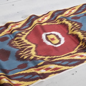 Textil Ikat en todo el mundo Tela de diseñador Telar manual Material de seda Textura de tela Ikat Tapicería de tela Ikat Uzbekistán Margilan hecho a mano