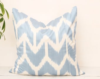 Vente taie d'oreiller bleu euro, oreiller bleu soie, taie d'oreiller Ikat, taie d'oreiller bleue, oreiller décoratif bleu, oreiller bleu, oreiller décor rustique