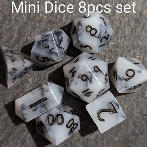 Smokey Vrilles 7 pcs Polyhedral Resin Dice Set ou 8pc Mini Dice Set DND Donjons et Dragons, Dés faits à la main, D20, D6, RPG Sharp edge dés. Mini Dice Set