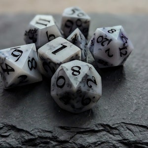 Smokey Vrilles 7 pcs Polyhedral Resin Dice Set ou 8pc Mini Dice Set DND Donjons et Dragons, Dés faits à la main, D20, D6, RPG Sharp edge dés. image 1