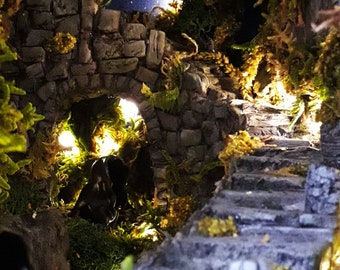 Rincón de libros de ruinas forestales: Diorama de bosque en miniatura para estantería