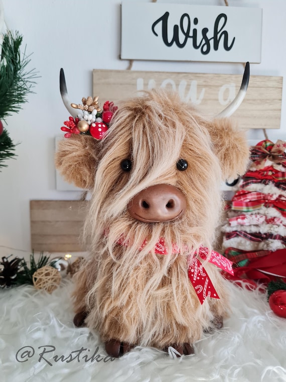Christmas Highland Cow Decor – Handmade Scottish Highland Cattle, Winter Farmhouse Gift, Rustic Holiday Decoration