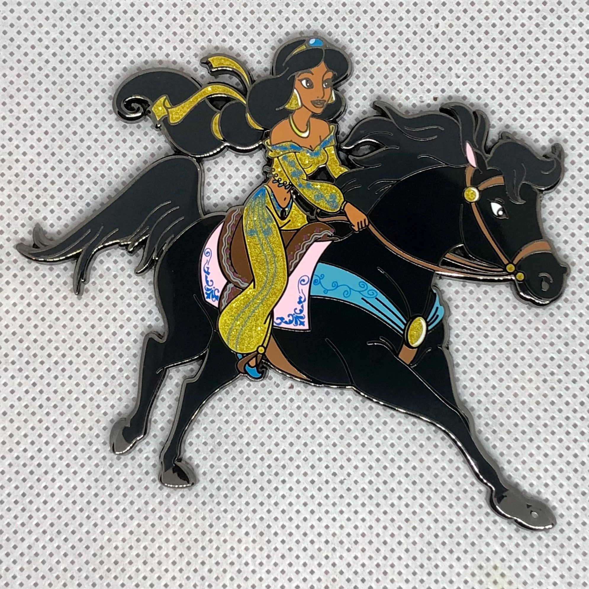 ジャスミン、砂漠の女戦士、エンチャンテッド サハラ砂漠に乗るジャスミンのディズニーファンタジーピン - Etsy 日本