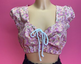 Paisley pattern blouse belly-free