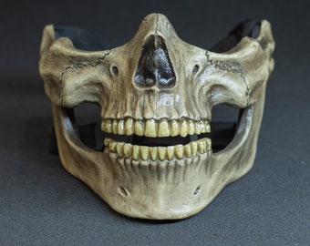 Walmart Exclusive: Scary Plastic Face Shining Skull Mouth