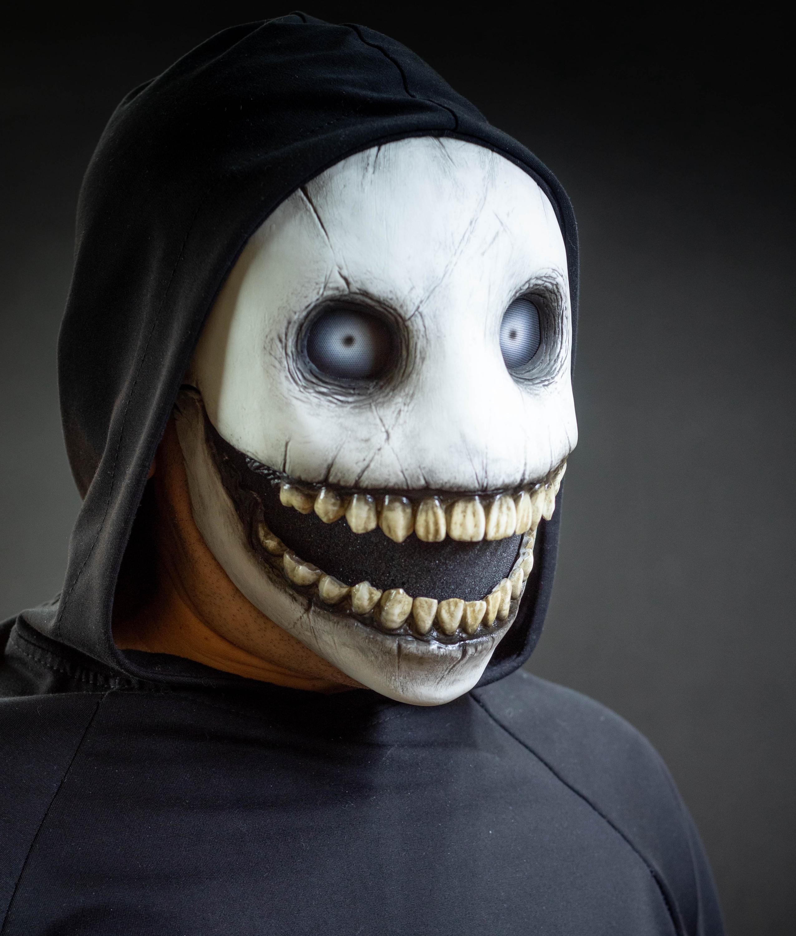 Creepy Smile mask with movable jaw and realistic teeth