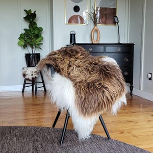 Fancy Rusty Brown + White Sheepskin 54&quot; x 35&quot;