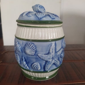 Ceramic jar with lid