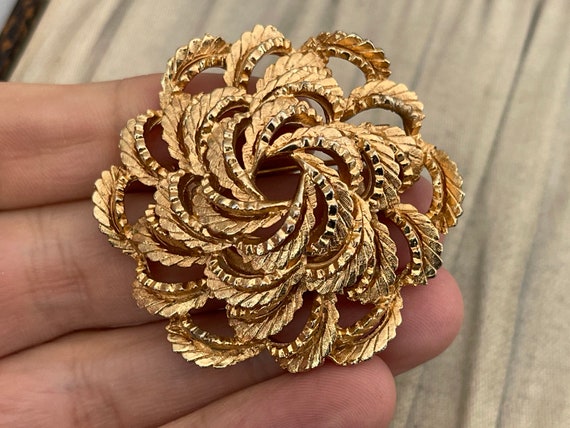 Vintage Swirl Brooch Gold Tone Textured Signed Co… - image 7