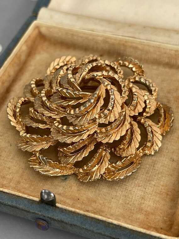 Vintage Swirl Brooch Gold Tone Textured Signed Co… - image 3