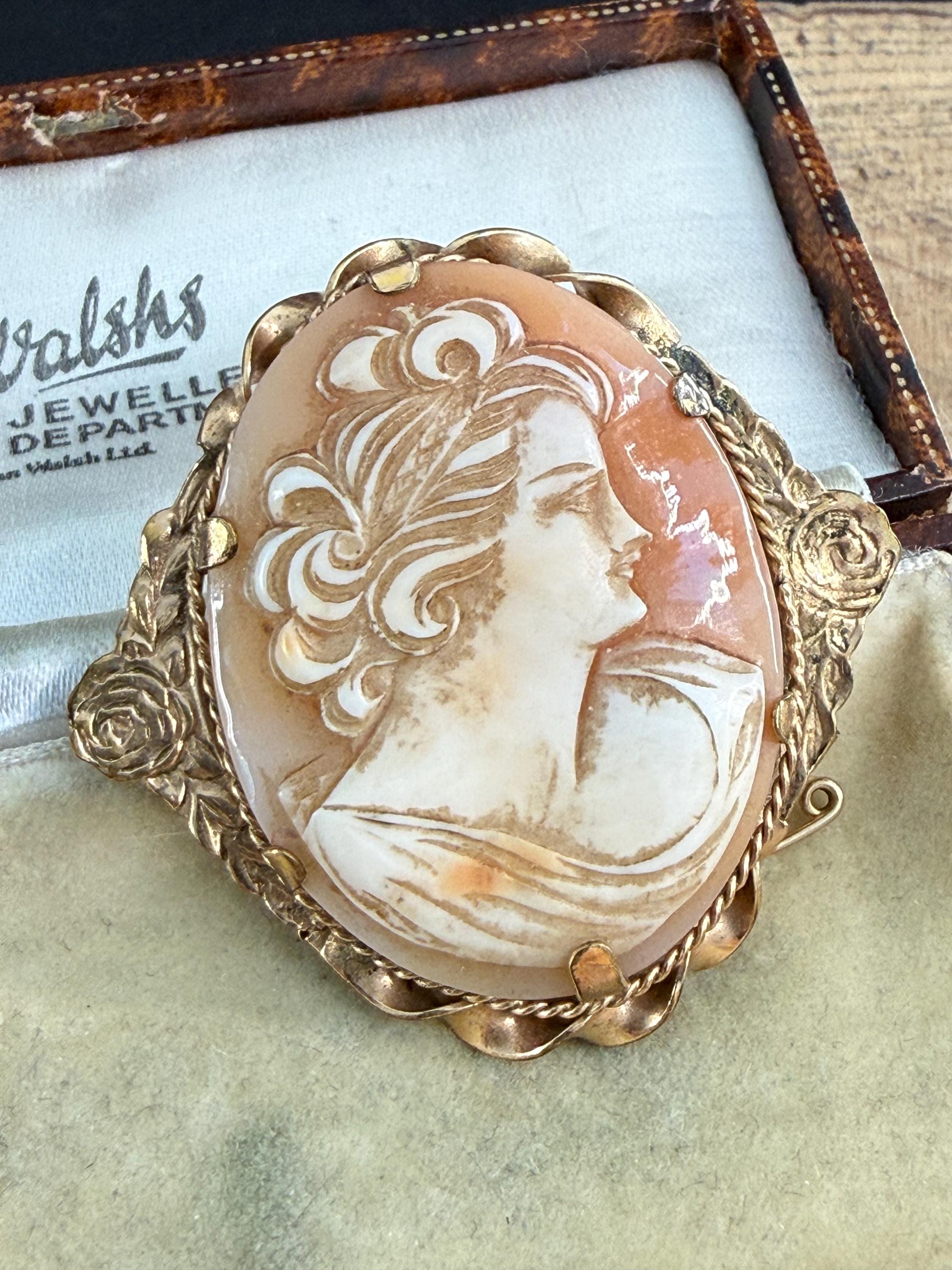 【セール中】ヴィンテージカメオクリエーションオーバルゴールドカラーフレーム Cameo frame 40 gold - Etsy 日本