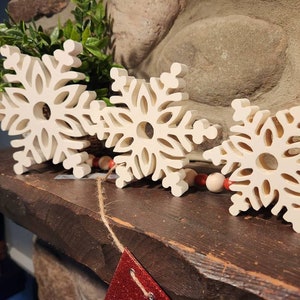 Soaoo 48 Pcs Christmas Unfinished Wooden Snowflake Ornaments 3D Wooden –  WoodArtSupply