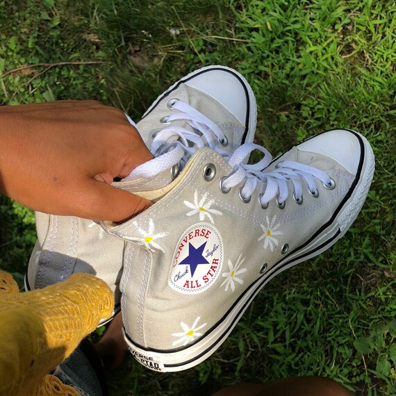 white flower converse