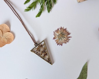 Triangle necklace pendant with red clover flower petals – resin charm with natural elements, one-of-a-kind piece