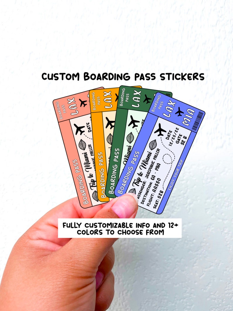 Puede incluir: Un conjunto de cuatro pegatinas de tarjeta de embarque imprimibles de colores con el texto "Trip to Miami" y "LAX" impreso en ellas. Las pegatinas son personalizables con diferentes colores e informaci&oacute;n.