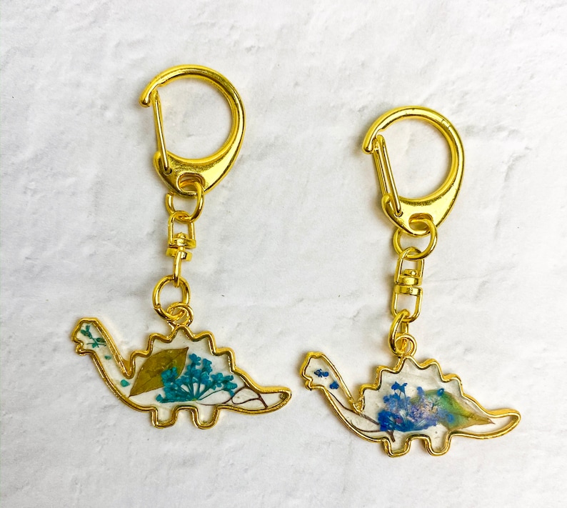 Pressed Flower Keychain Resin Keychain Resin Dinosaur Keychain Dinosaur Keychain Resin Flower Keychain Floral Keychain