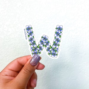 Adesivo W | Adesivo com letras florais | Adesivos para hidroflask | adesivos | adesivos para laptop | Adesivo para garrafa de água | Adesivos à prova d'água | Adesivo para cartas