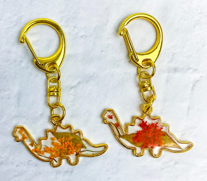 Pressed Flower Keychain Resin Keychain Resin Dinosaur Keychain Dinosaur Keychain Resin Flower Keychain Floral Keychain