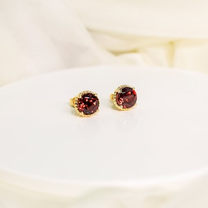 14k 18k Solid Gold Garnet Stud Earrings - Personalized Garnet Earrings, Minimalist Gold Earrings, Gold Birthstone Studs, Solid Gold Earrings