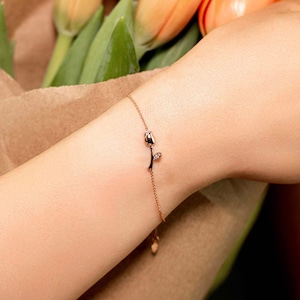 Flower Bracelet, Dainty Bracelet, TULIP FLOWER BRACELET, Minimalist Bracelet with Small Tulip, Diamond Bracelet, Chain Bracelet for Women