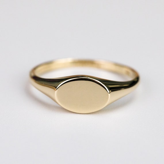 Gold oval signet ring hot sale