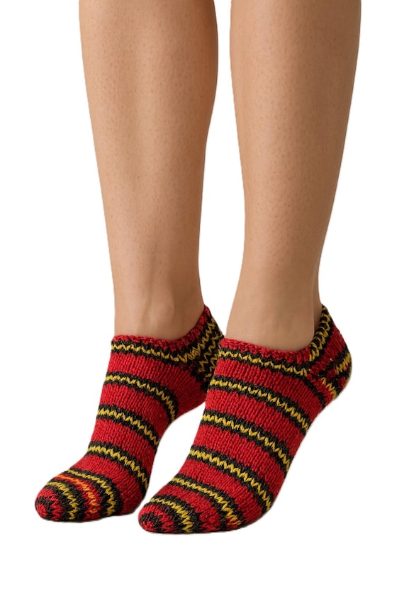 Hand-knitted, hand-dyed sneakers / Merino sock yarn with 25% bamboo / 6-ply / socks / size 38-39