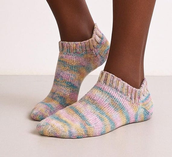 Hand-knitted sneakers / hand-dyed Merino sock yarn / 8-ply / short socks / size 38