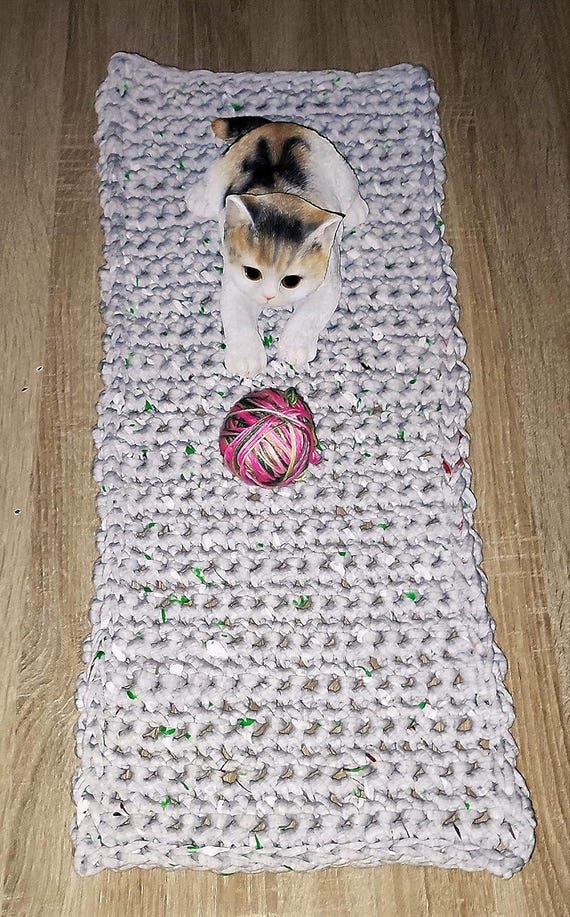 Crocheted handmade cat mat windowsill made of textile yarn / Length approx. 66 cm - Width approx. 26 cm