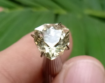 3.5 carat Orthoclase. Rare Gemstone. Natural. Facet. 9.82x9.45x7.56 mm.