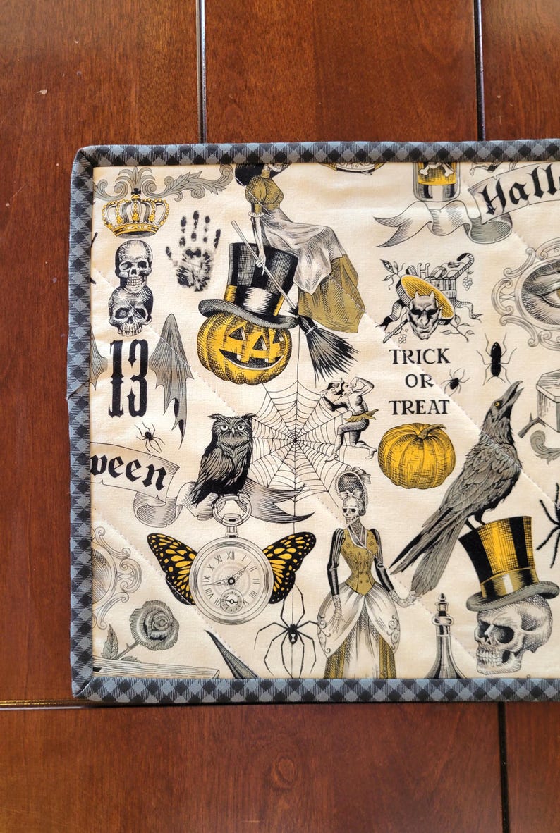 Everything's Spooky Halloween Quilted Table Runner #1-BACK AGAIN! - Etsy