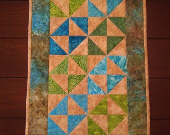 Island escape table runner