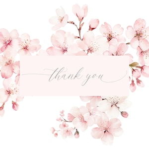 Op de afbeelding: Watercolour illustratie van roze kersenbloesems rond een lichtroze rechthoek met de woorden "thank you" in cursief schrift. De bloemen hebben delicate bloemblaadjes tegen een witte achtergrond.
